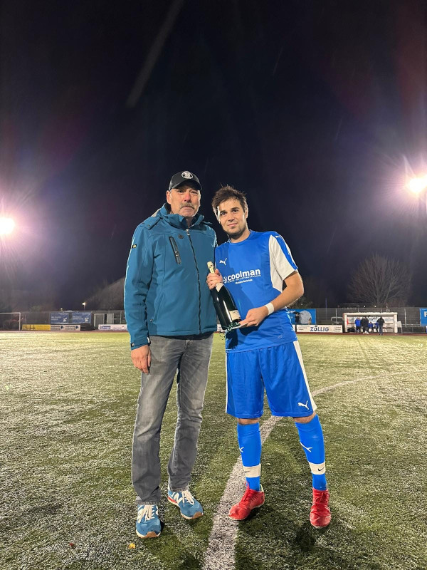 Vorstand und Spieler für 300 Spiele