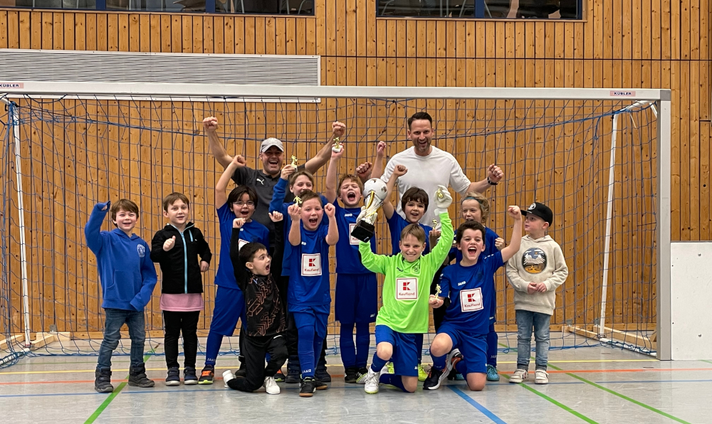 Challenge_Cup_24_3 F-Jugend Challenge Cup Mannschaftsbild Jubel