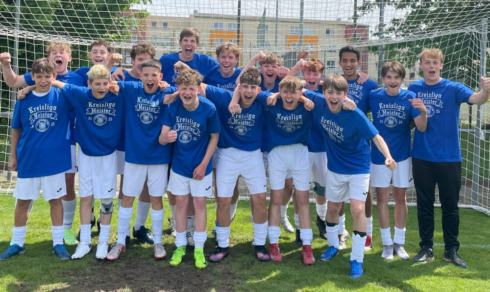 Jubelnde C-Jugend nach Aufstieg