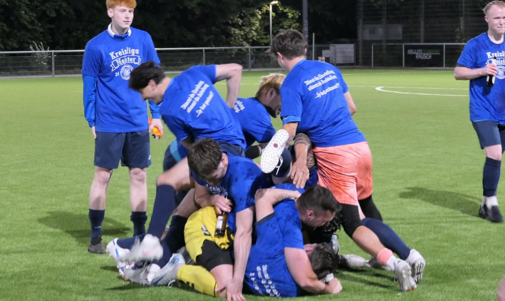 Spielertraube nach Aufstieg