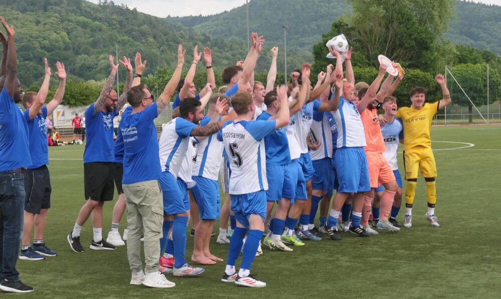 Jubel FCD mit Meisterschale