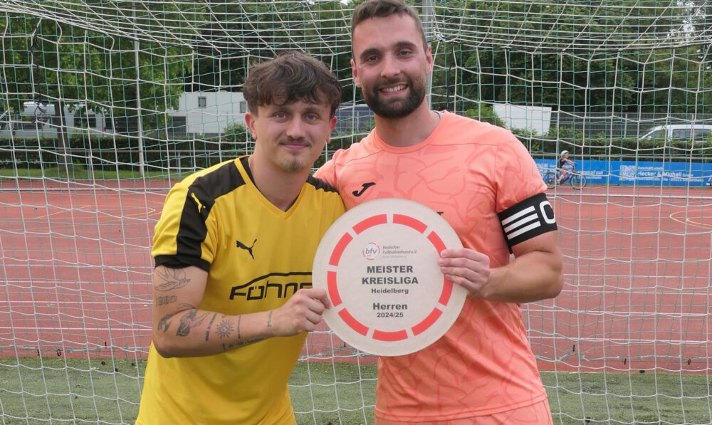 Spieler FCD mit Meisterschale