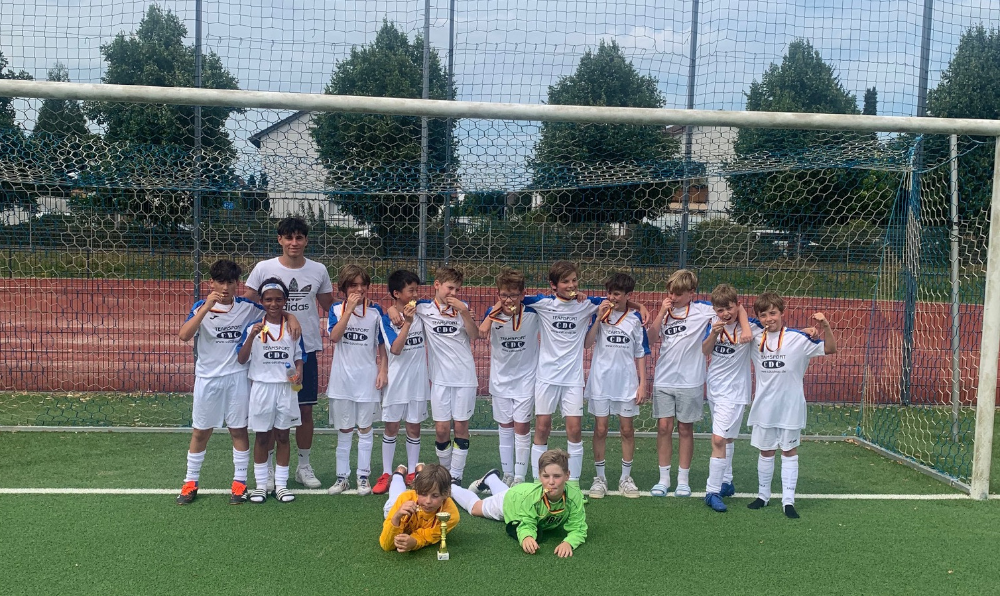 D-Jugend-Turnier-Hemsbach-25 D-Jugend mit Medallien