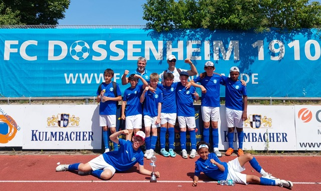 Mannschaftsfoto mit Pokal nach dem Schauenburg Cup 25 in Dossenheim